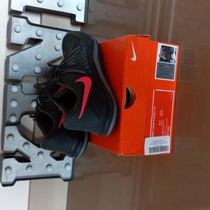 NEW NIKE runner